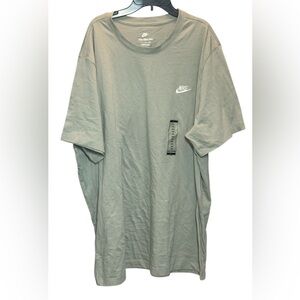 Nike Men's Short Sleeve Tee in Light Gray